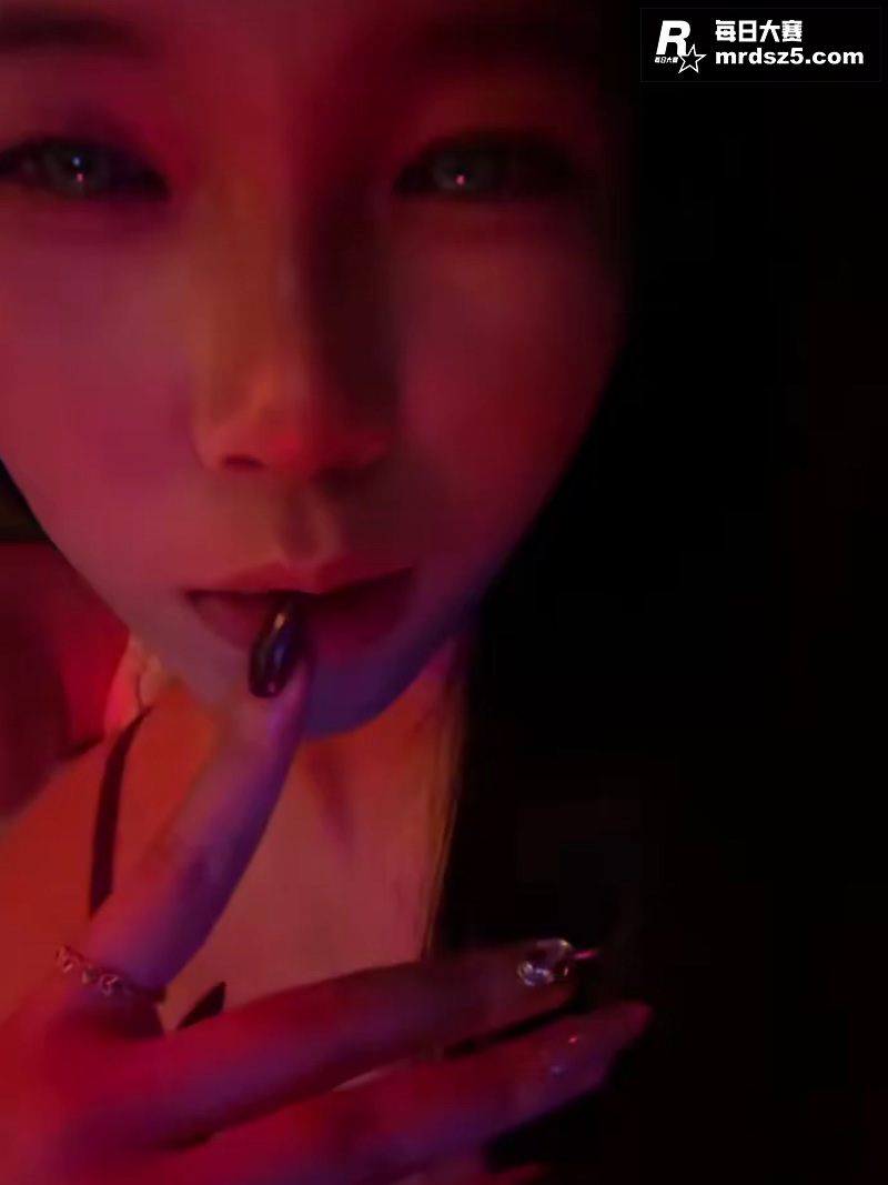 抖音高颜值巨乳网红 相关图片10