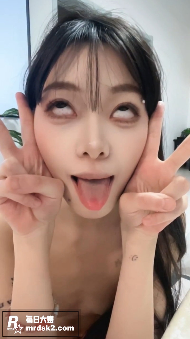 高颜值极品反差美少女相关图片2