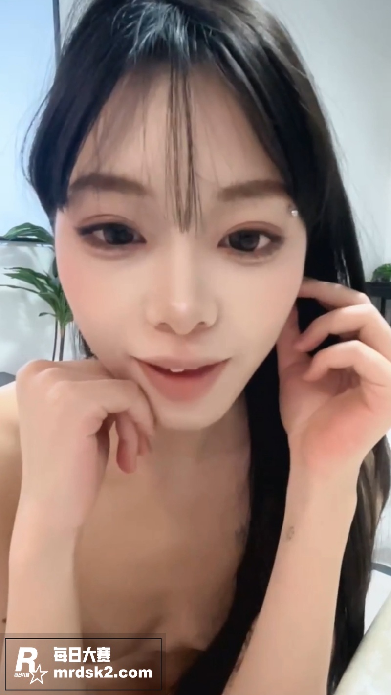 高颜值极品反差美少女相关图片3