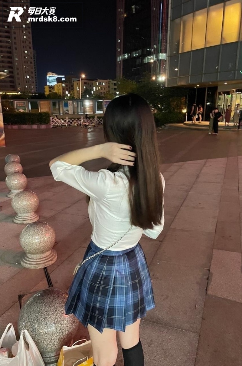 极品高颜值反差大一学相关图片2