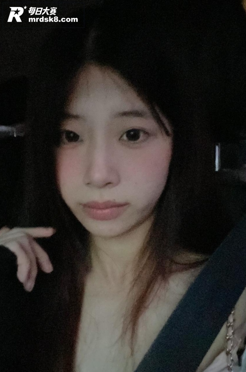 极品高颜值反差大一学相关图片4