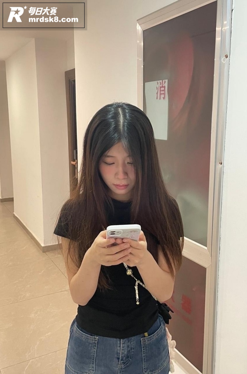 极品高颜值反差大一学相关图片5