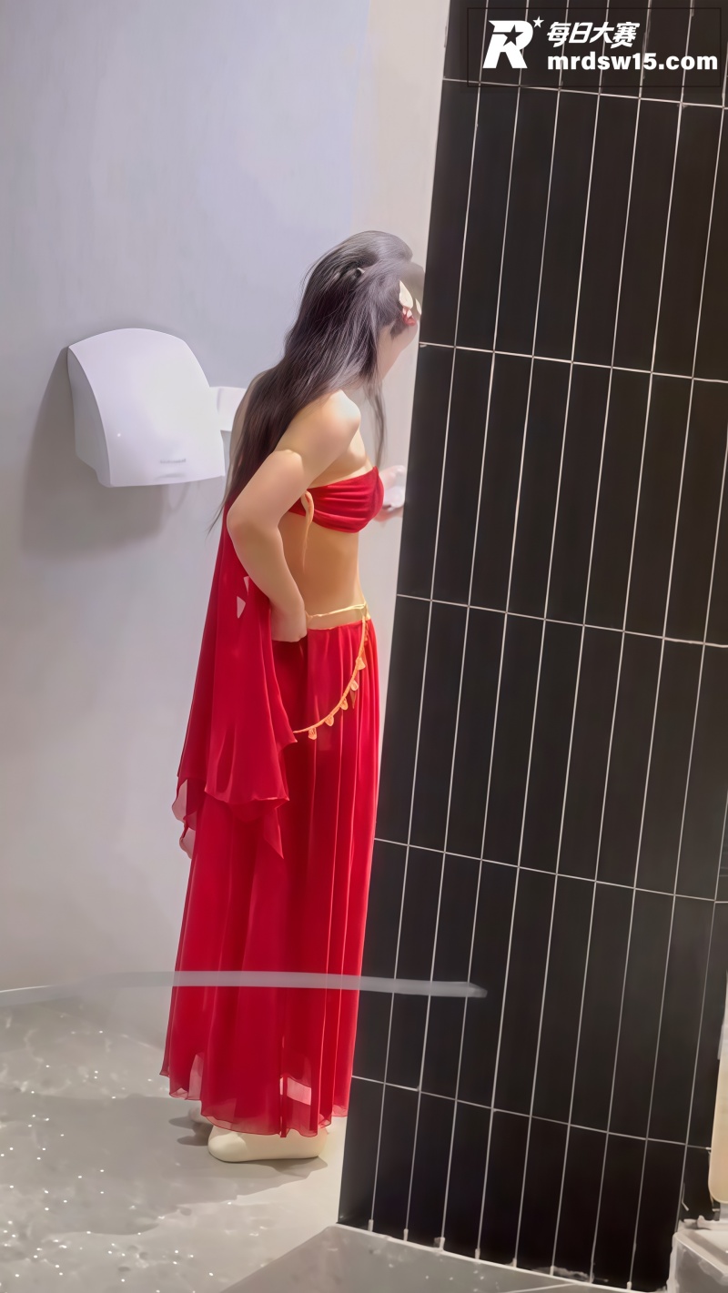 精品厕所偷拍 迷你摄相关图片5