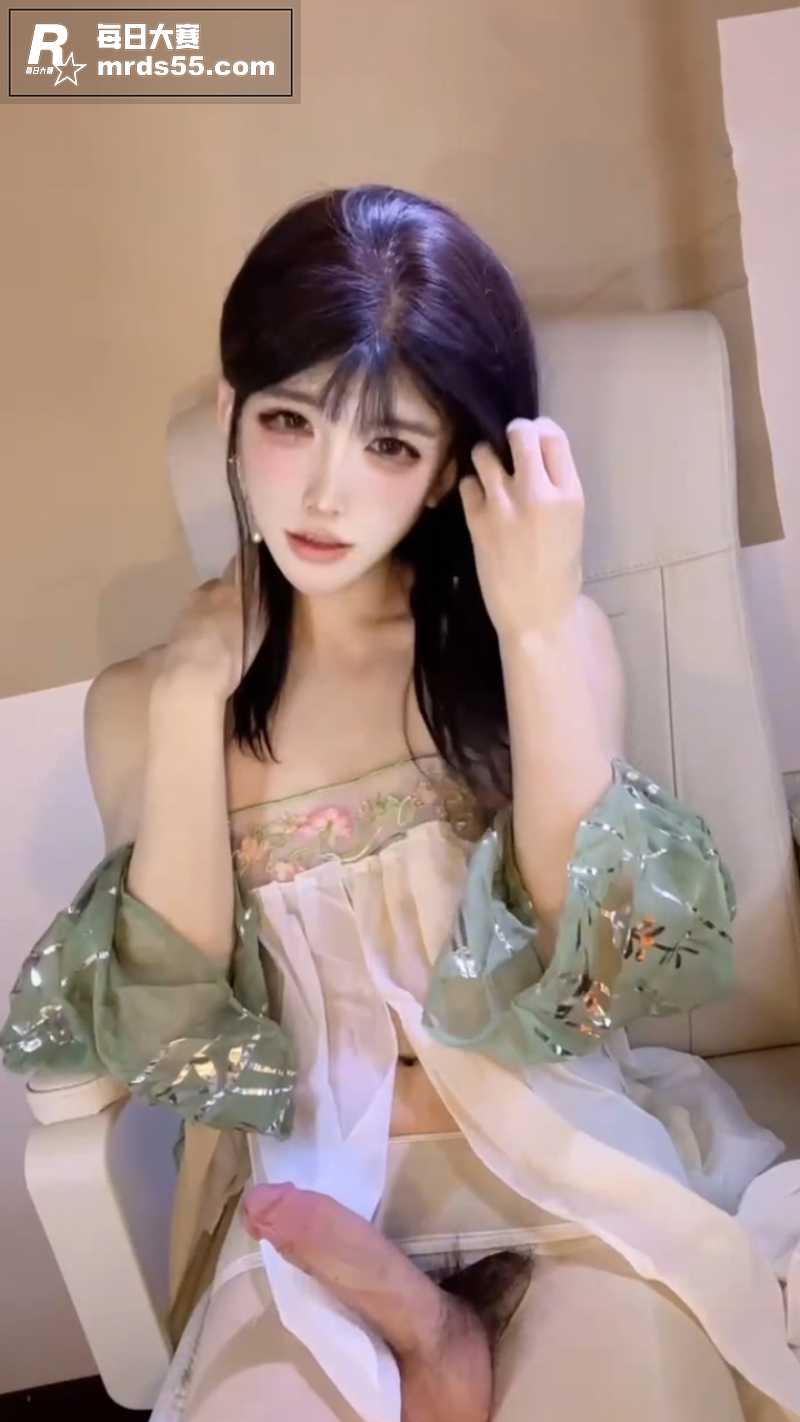 高颜值巨屌伪娘 月儿相关图片1