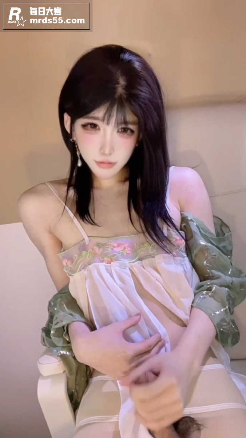 高颜值巨屌伪娘 月儿相关图片3