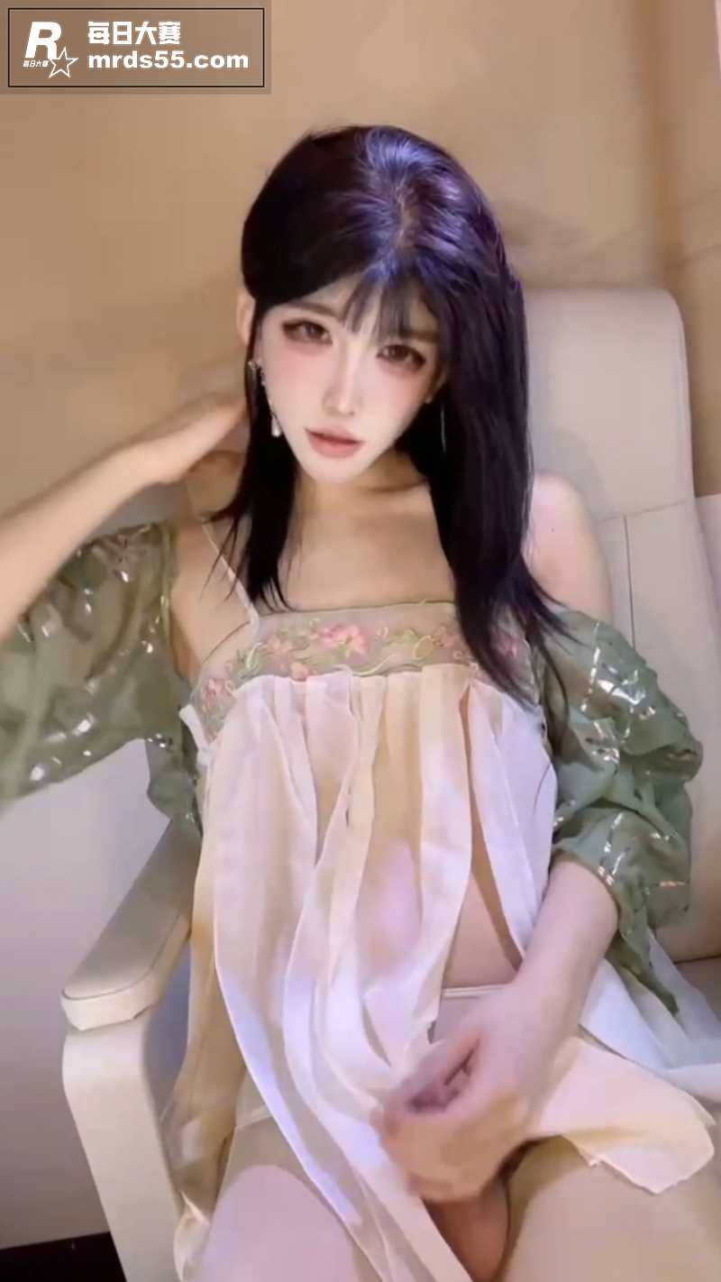 高颜值巨屌伪娘 月儿相关图片4