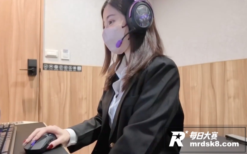 推特高颜值反差御姐 相关图片1