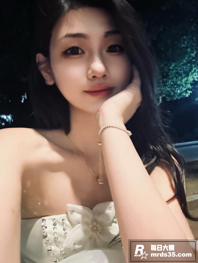 山东济南极品反差女大相关图片5