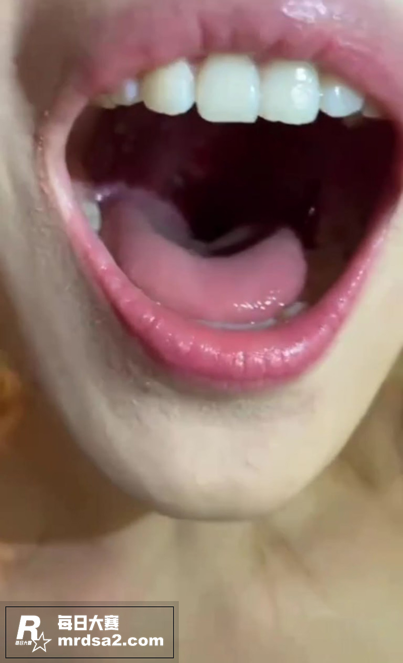 反差少女的口腔特写拍相关图片2