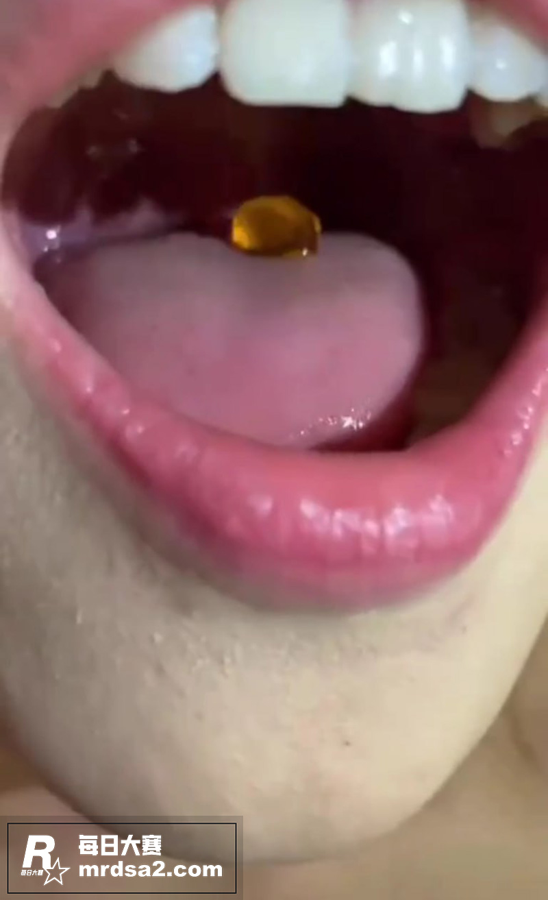 反差少女的口腔特写拍相关图片3