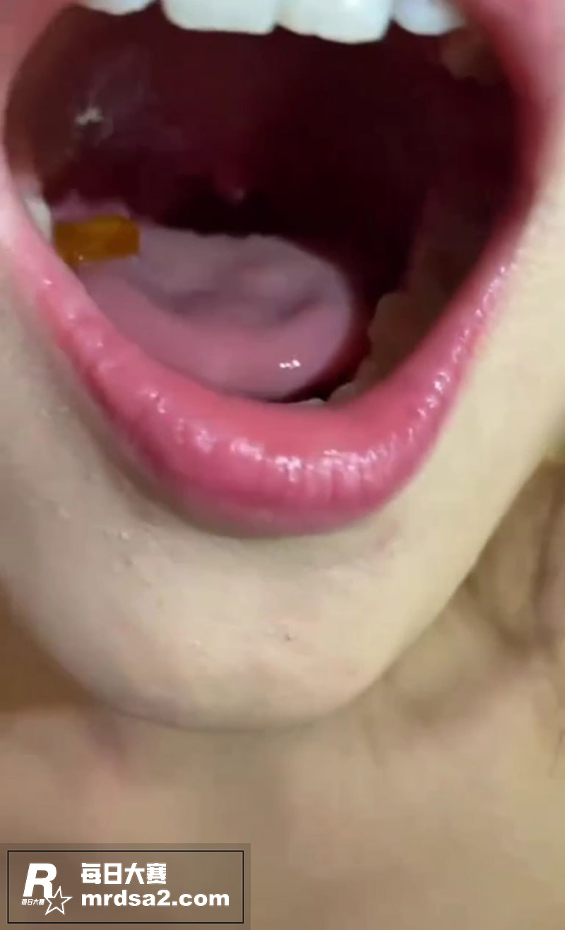 反差少女的口腔特写拍相关图片4
