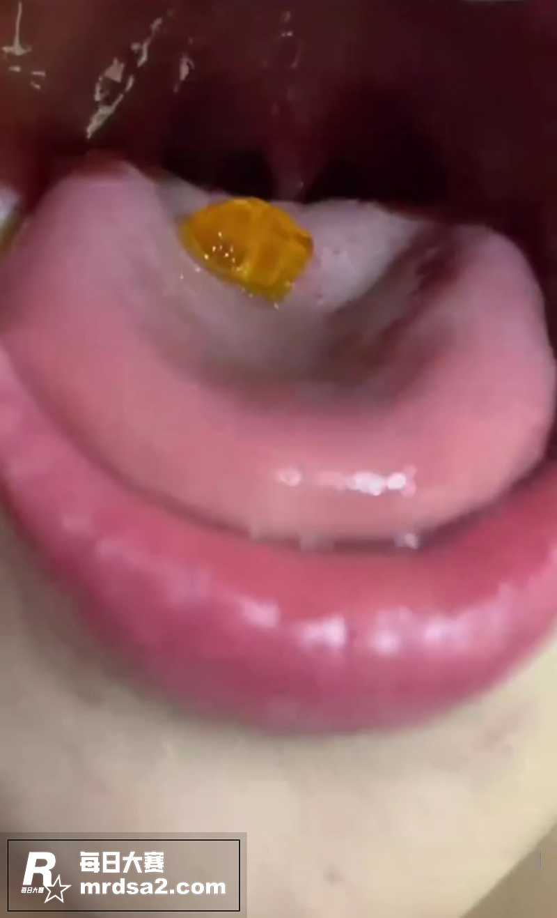 反差少女的口腔特写拍相关图片5
