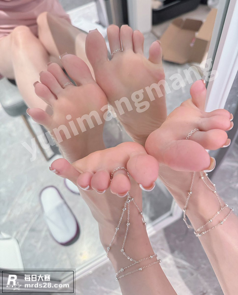 玉足榨精女神 芋泥很相关图片3