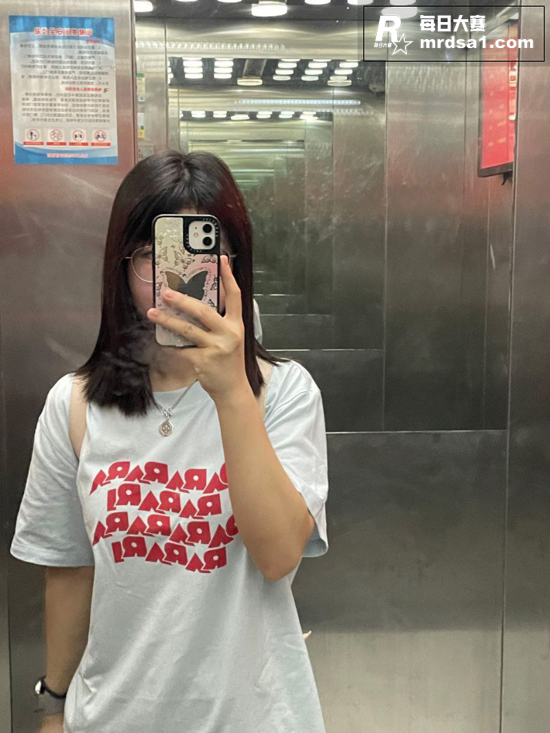 海南大二清纯学妹 孙相关图片1