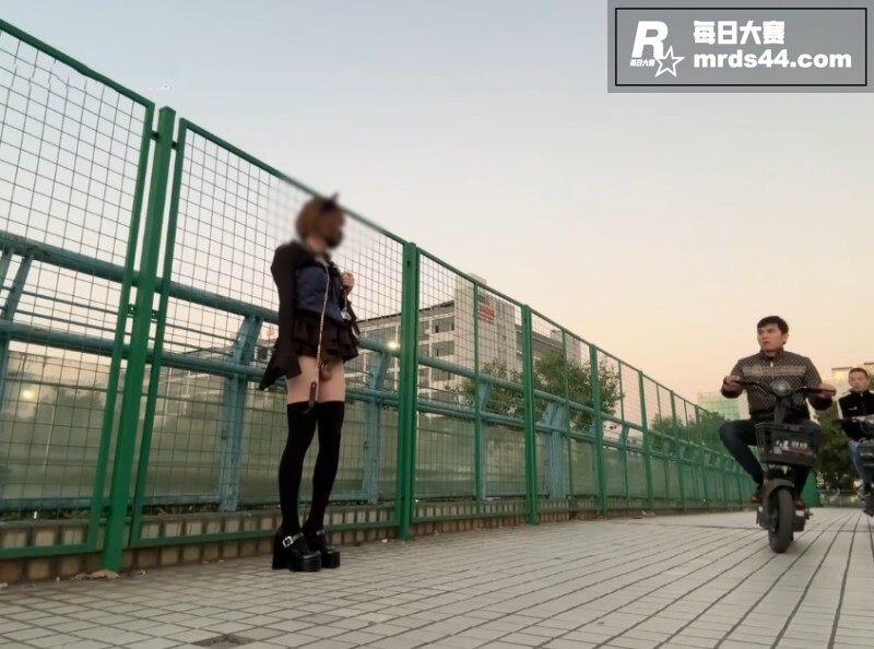 推特美艳伪娘 mik相关图片1