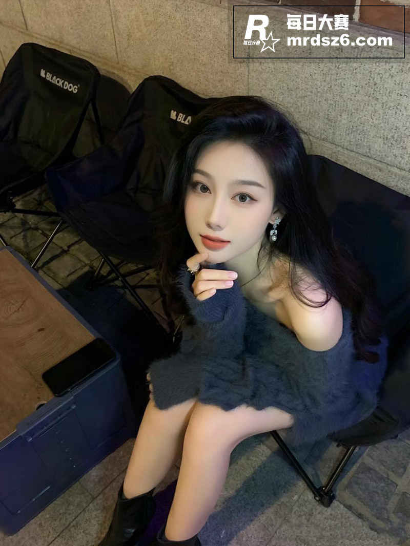 推特反差婊 蔓蔓苏 相关图片1