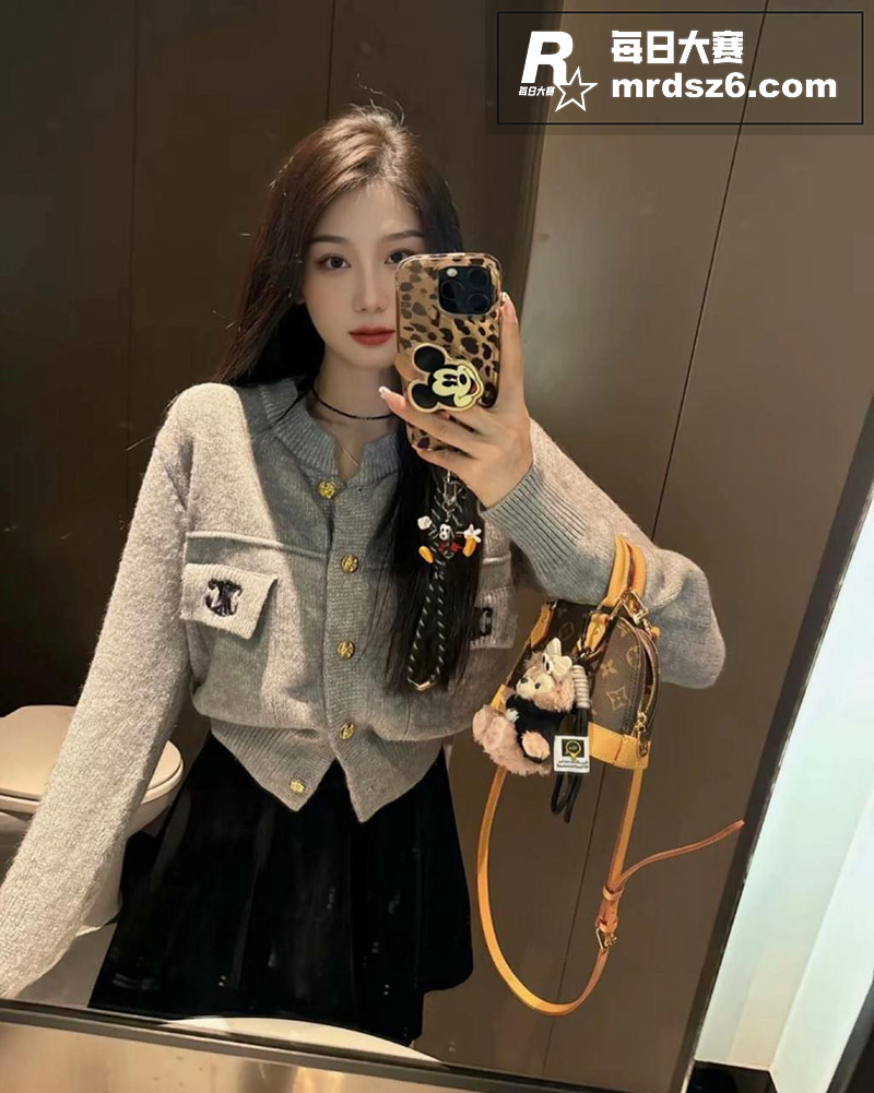 推特反差婊 蔓蔓苏 相关图片2