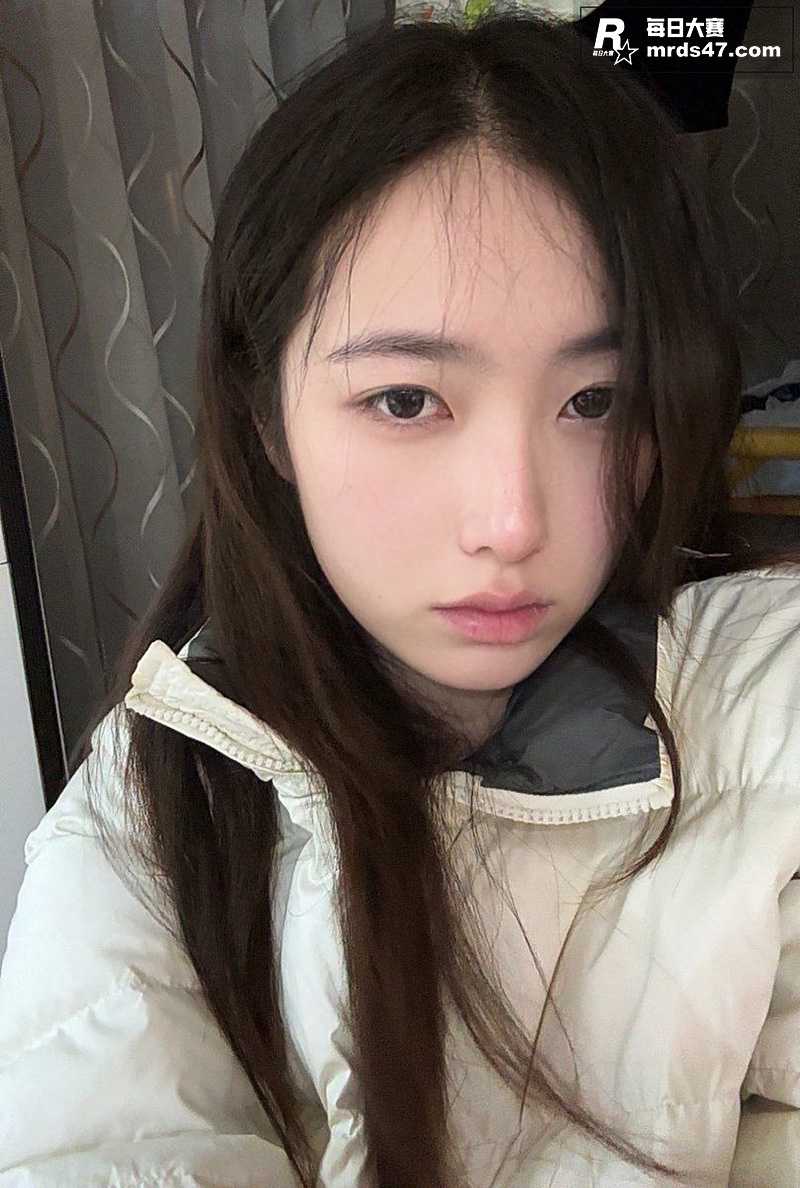 高颜值24岁巨乳健身相关图片2