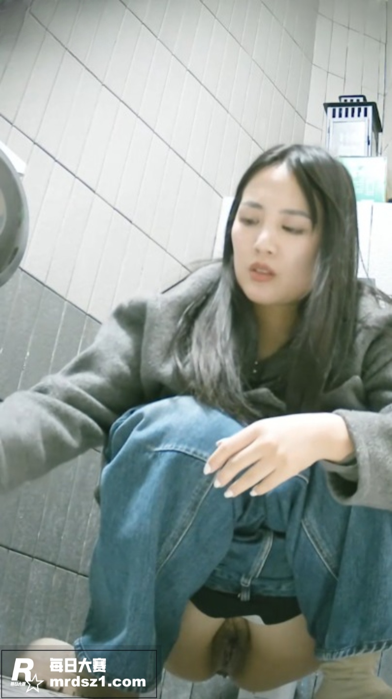 公共女厕偷拍合集 多相关图片6