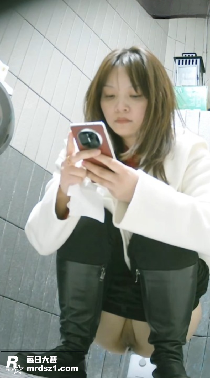 公共女厕偷拍合集 多相关图片8