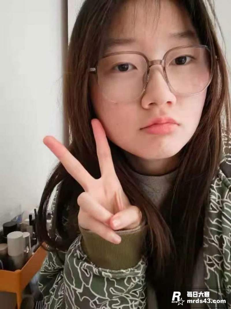 又一高校嫩妹私拍爆出相关图片2