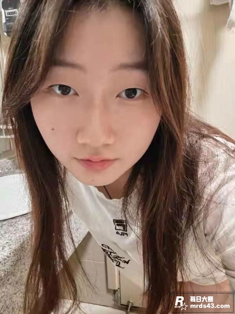 又一高校嫩妹私拍爆出相关图片3