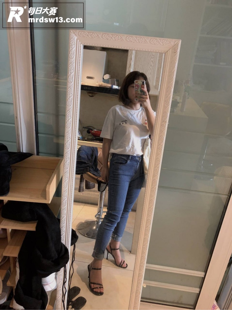 南京反差短发少妇 露相关图片2