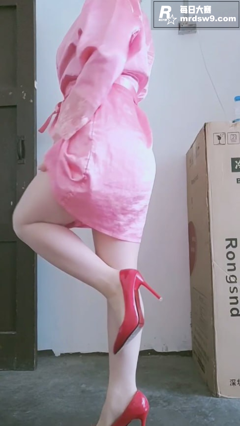 抖音40万粉熟女网红相关图片4