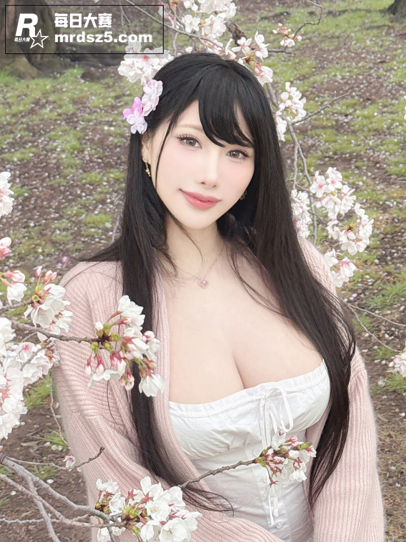 COS巨乳尤物 雨波相关图片1