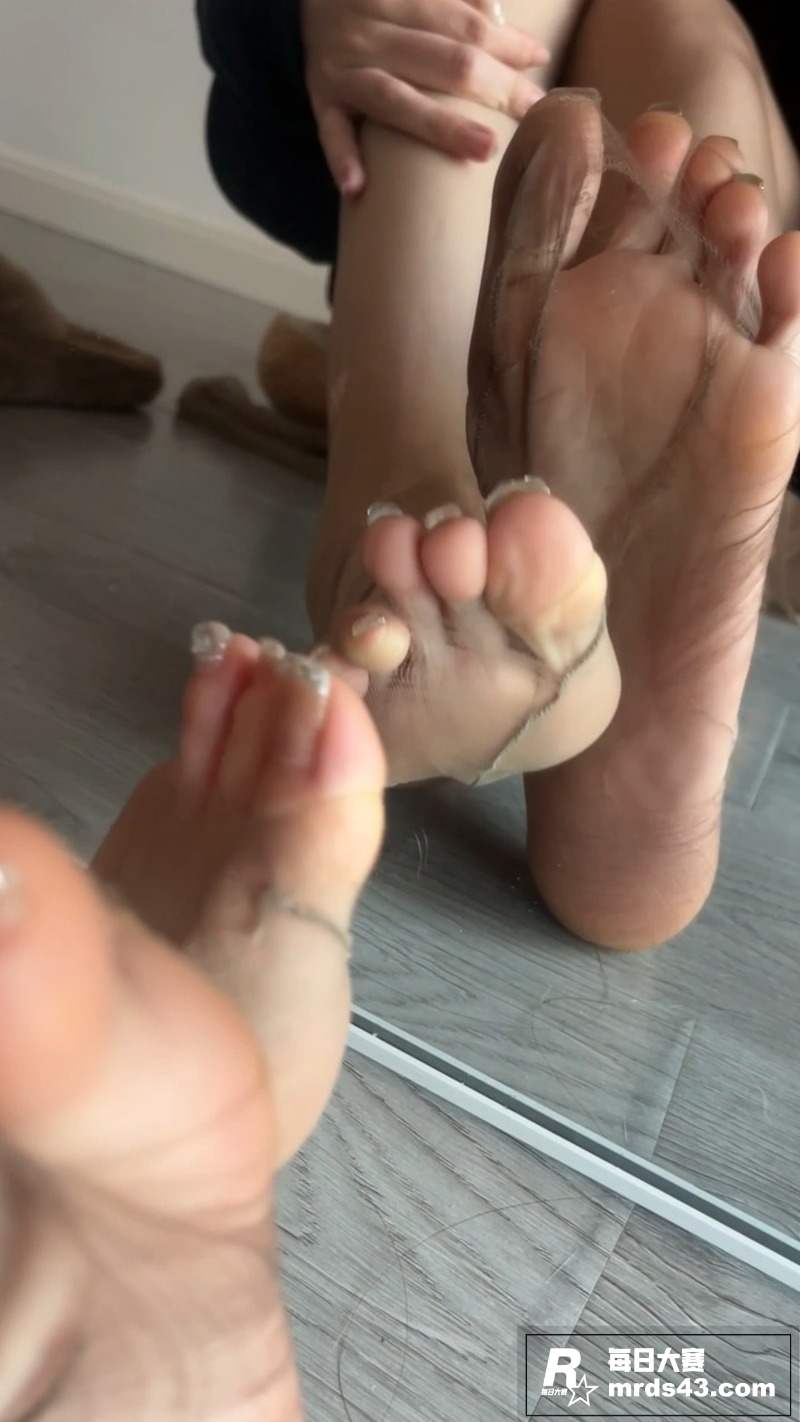 推特足控女神 别拔虎相关图片4