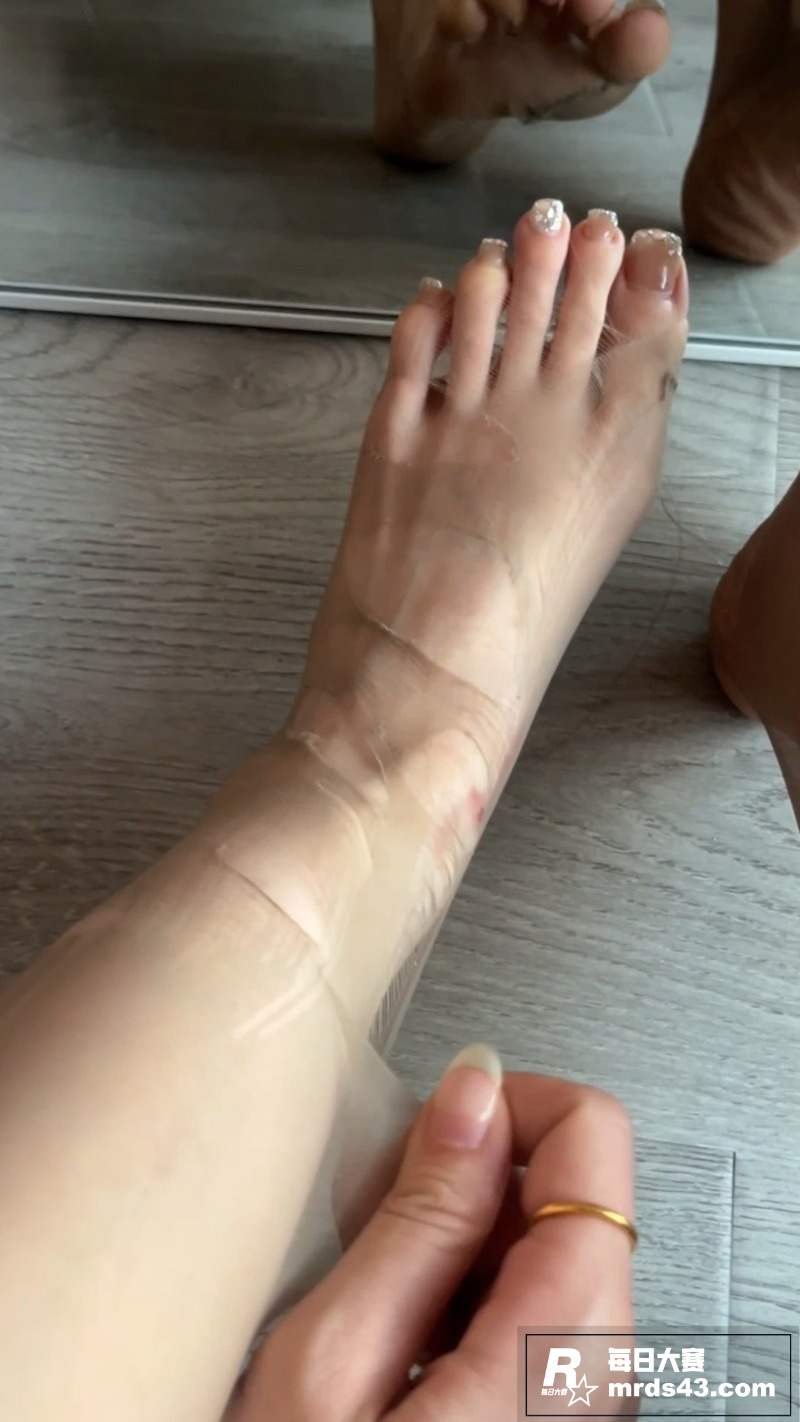 推特足控女神 别拔虎相关图片5