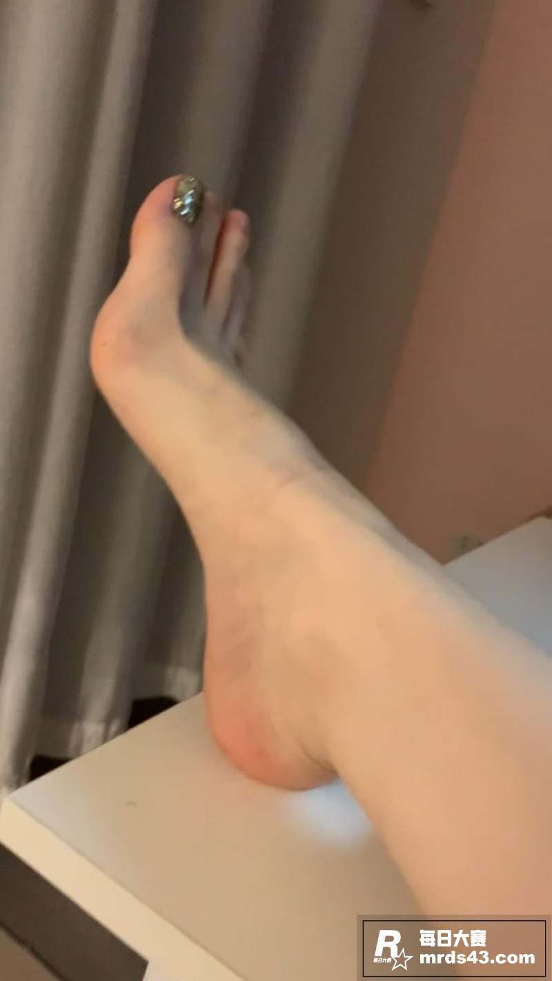 推特足控女神 别拔虎相关图片6