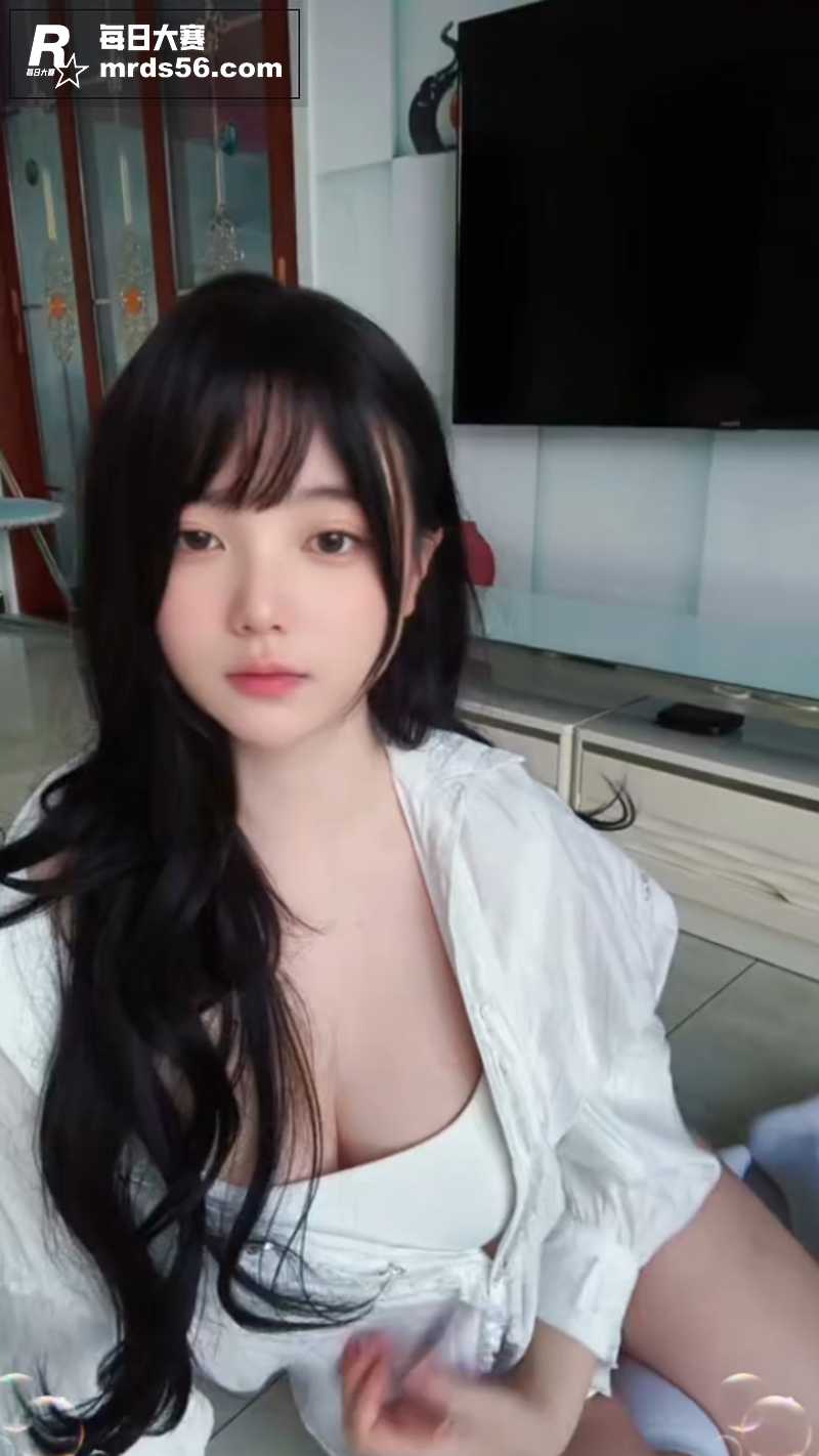 抖音高颜值巨乳网红少相关图片2