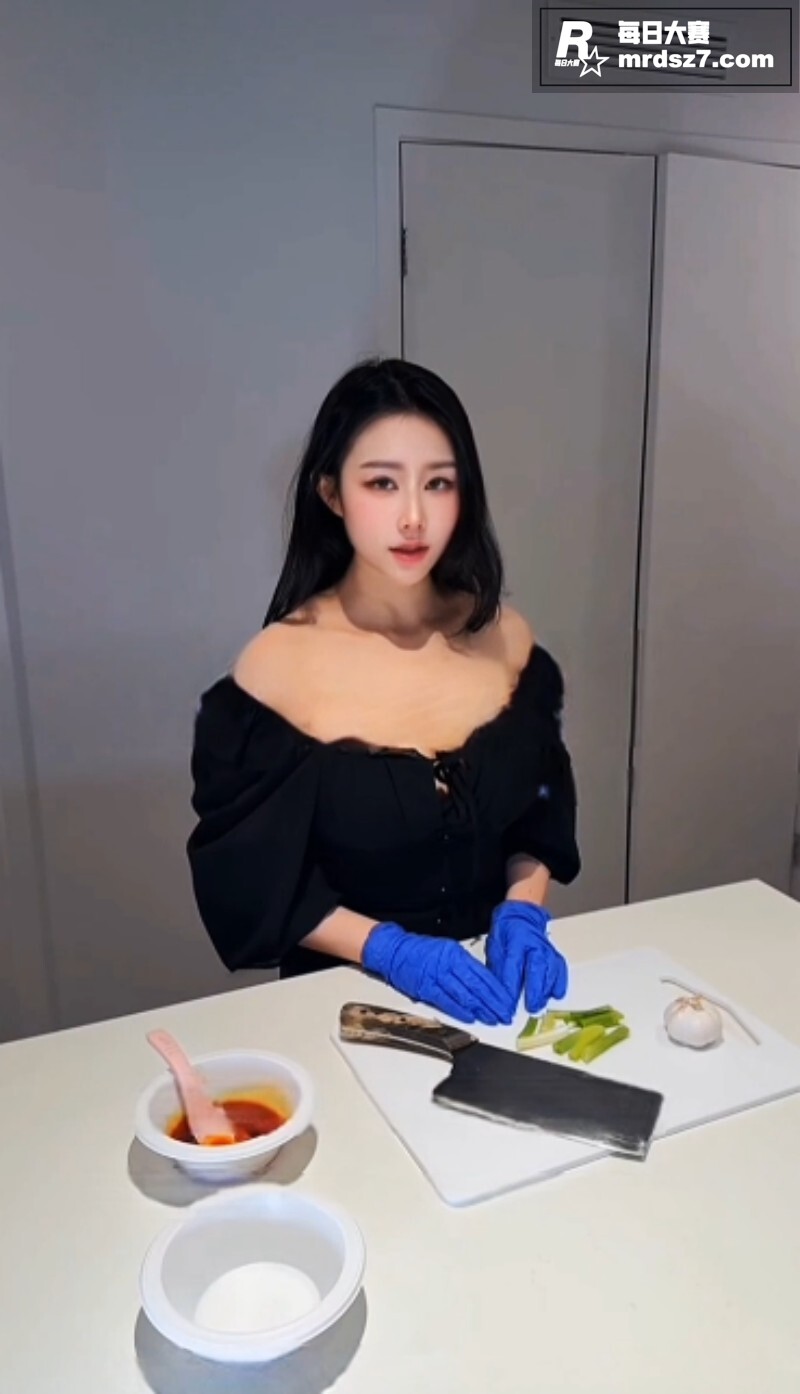 推特95后网黄博主 相关图片1