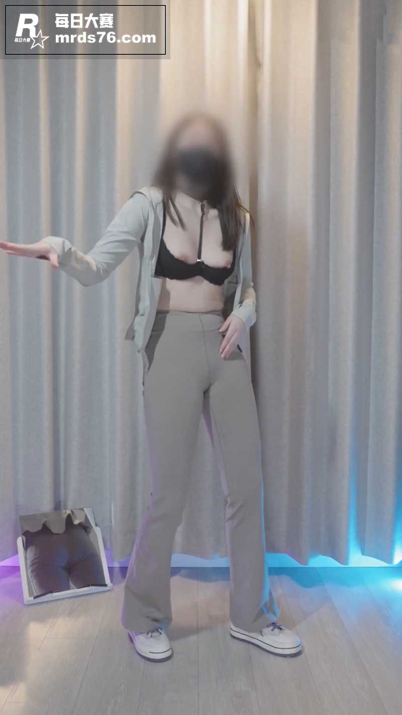推特顶级变装女神 咚相关图片9