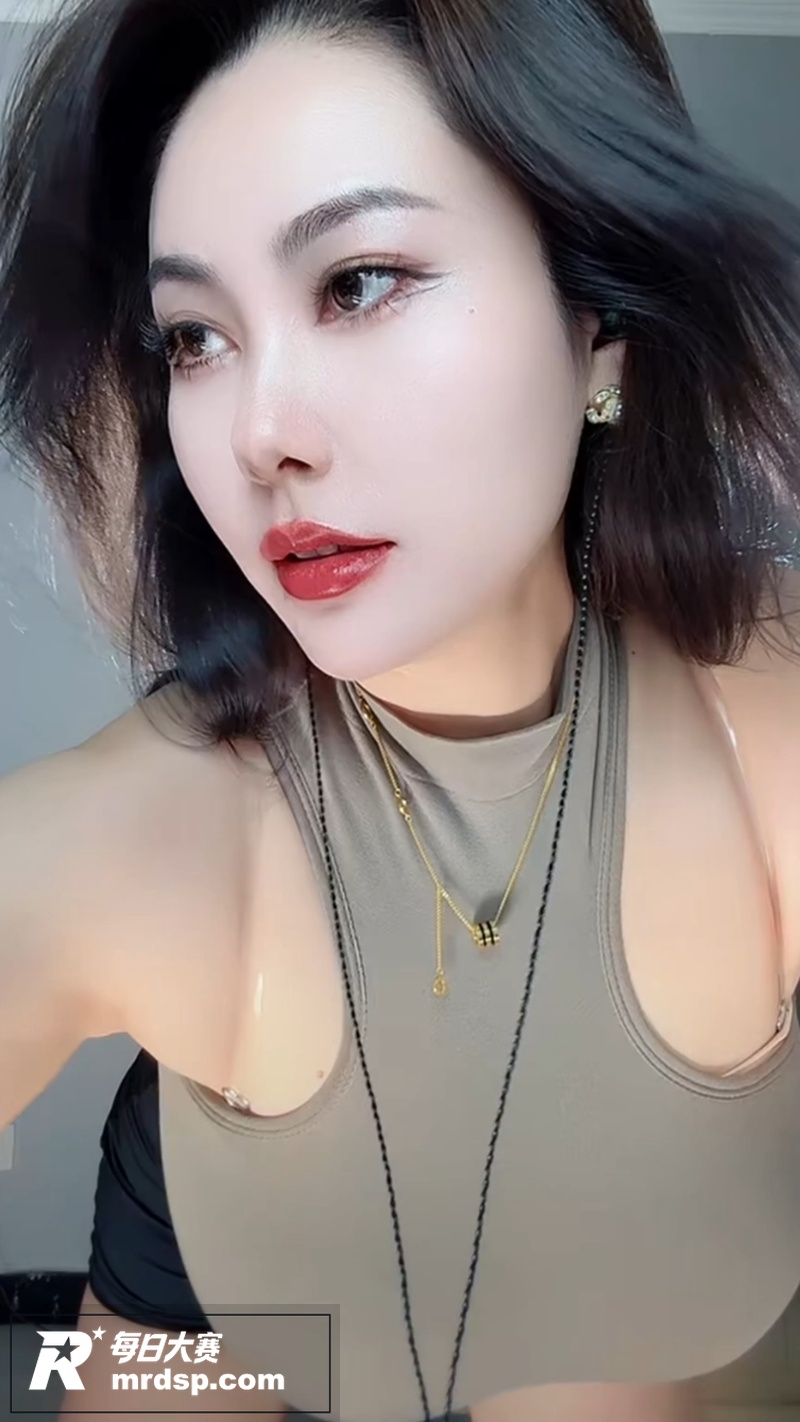 快手高人气巨乳女神 相关图片1