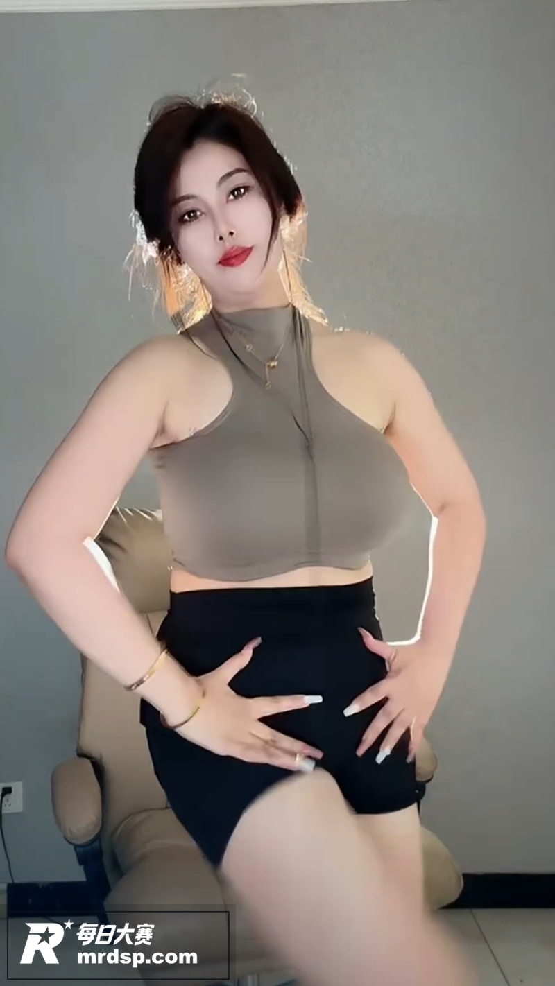 快手高人气巨乳女神 相关图片5