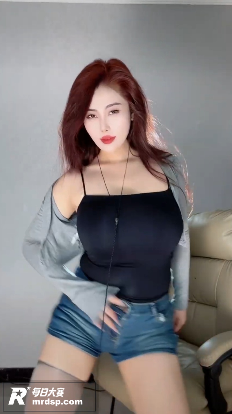 快手高人气巨乳女神 相关图片7