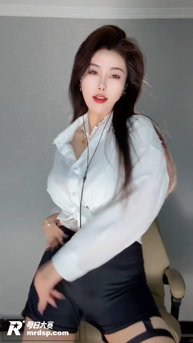 快手高人气巨乳女神 相关图片8