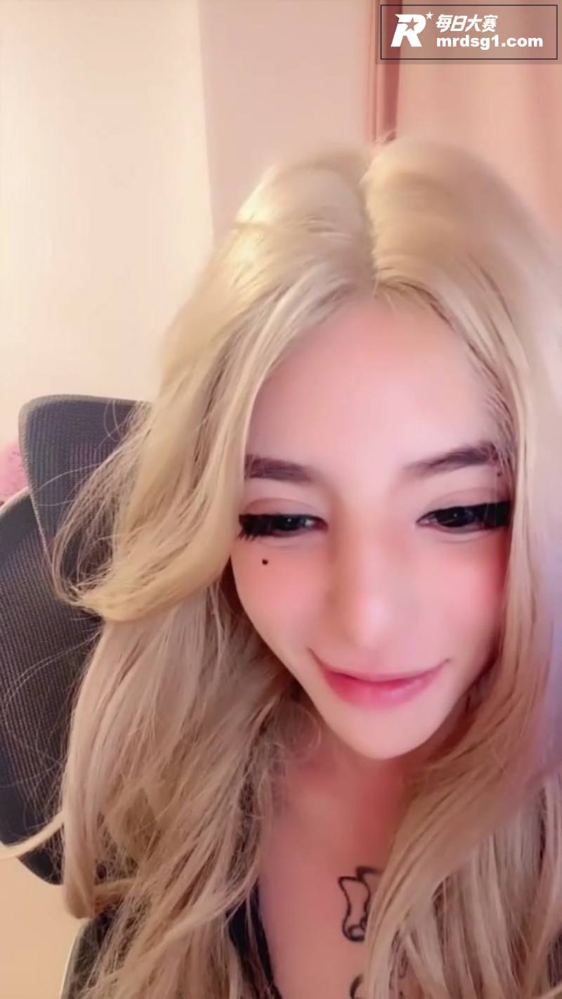 半塘直播高颜值纹身妹相关图片3
