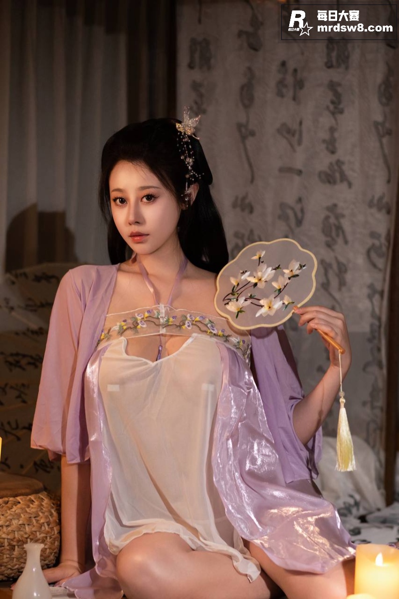 极品高颜值巨乳女神 相关图片9