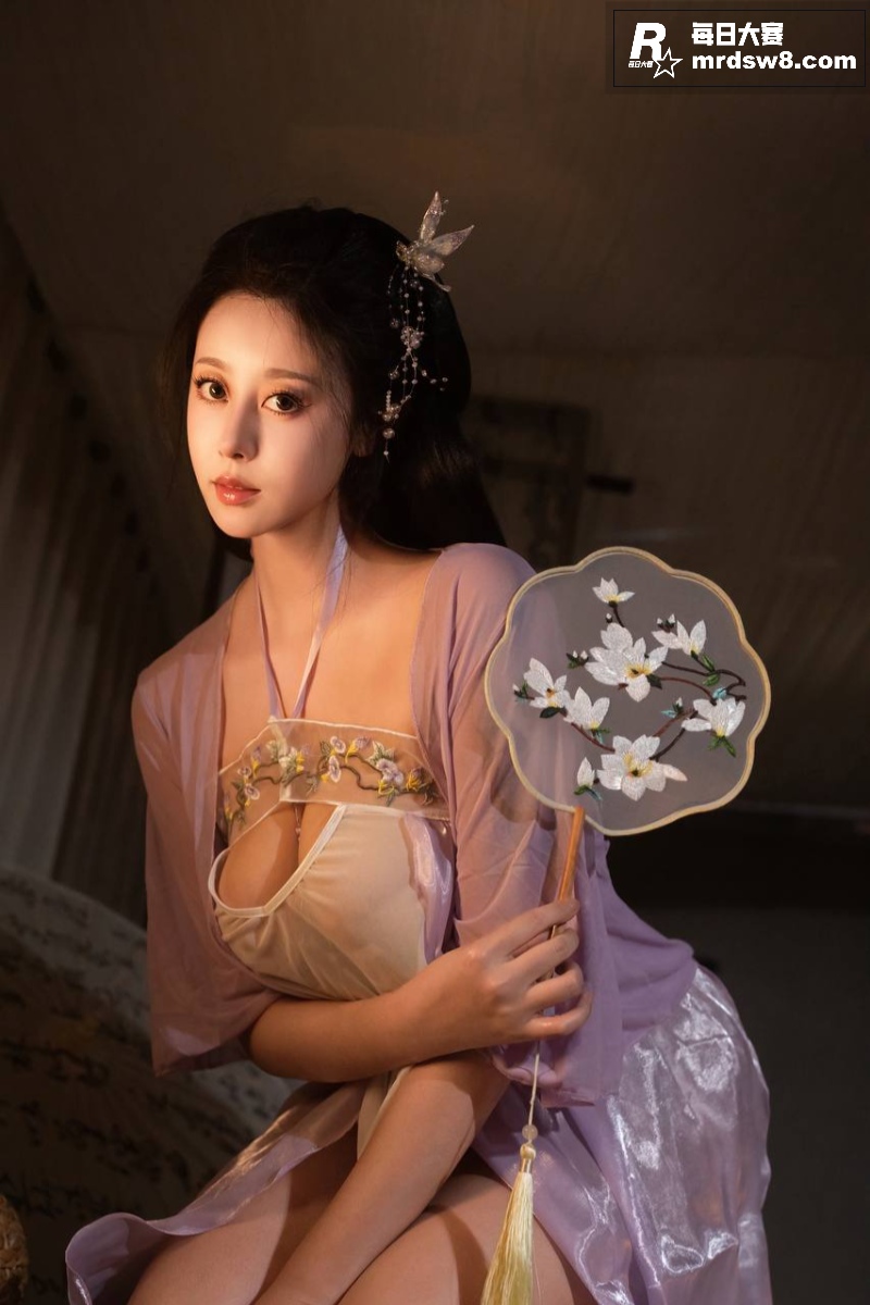 极品高颜值巨乳女神 相关图片13
