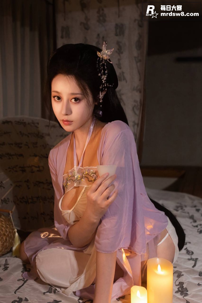 极品高颜值巨乳女神 相关图片14