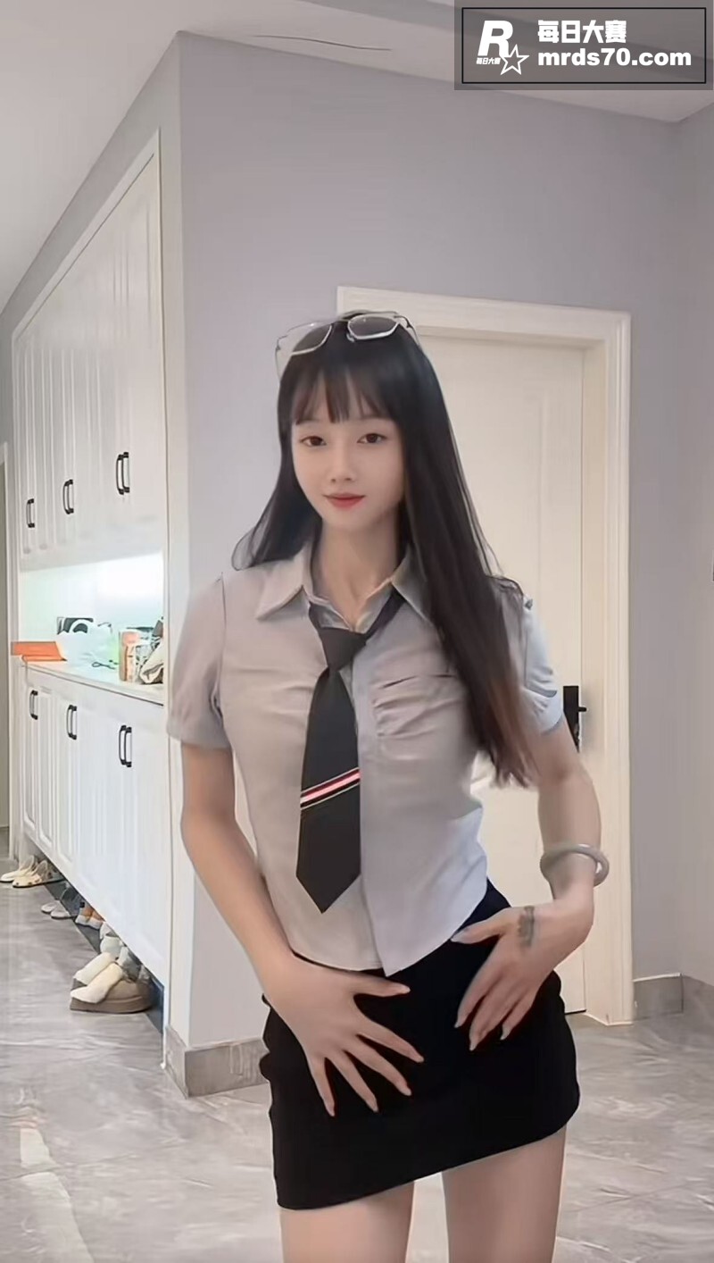 抖音高颜值女神 李梨相关图片1