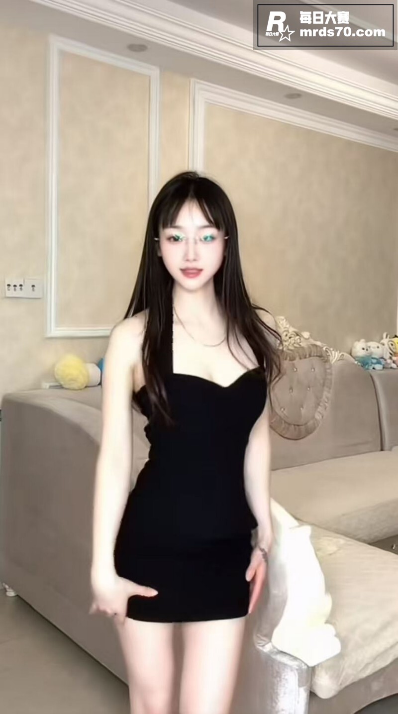 抖音高颜值女神 李梨相关图片2