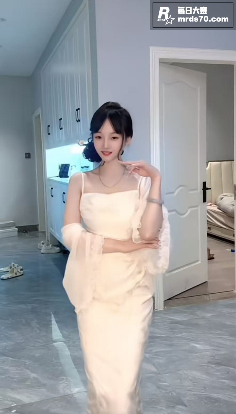 抖音高颜值女神 李梨相关图片3