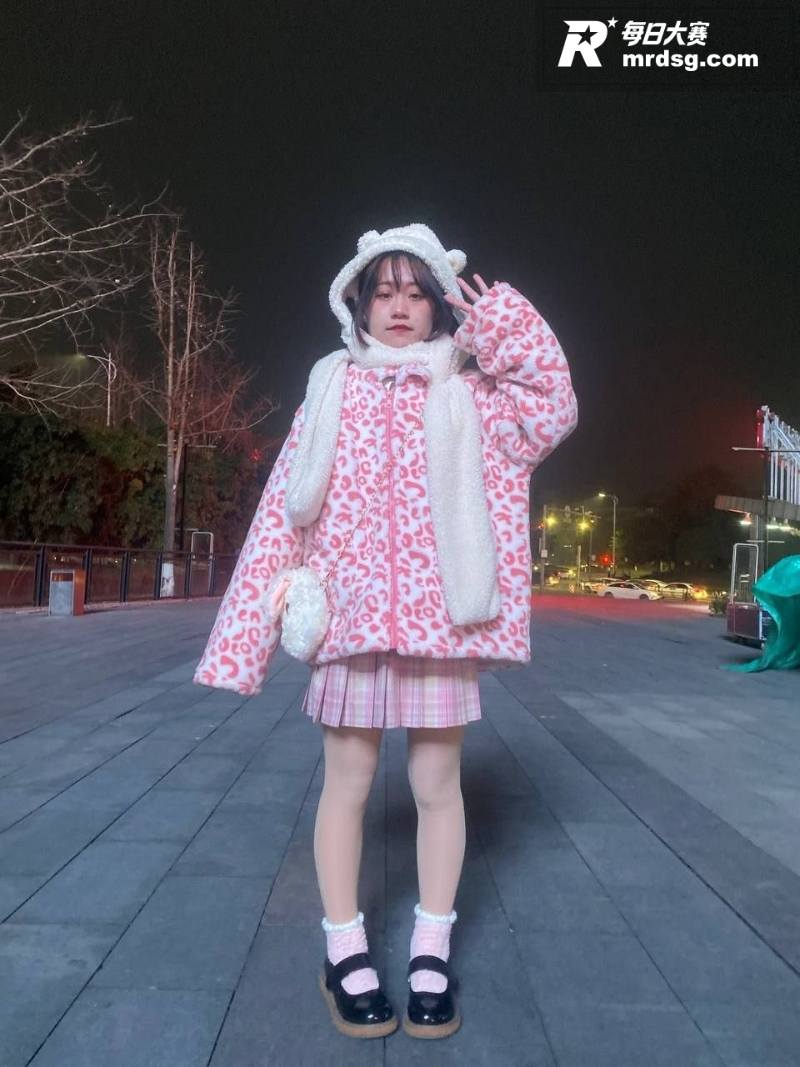 重庆年轻小夫妻 居家相关图片1