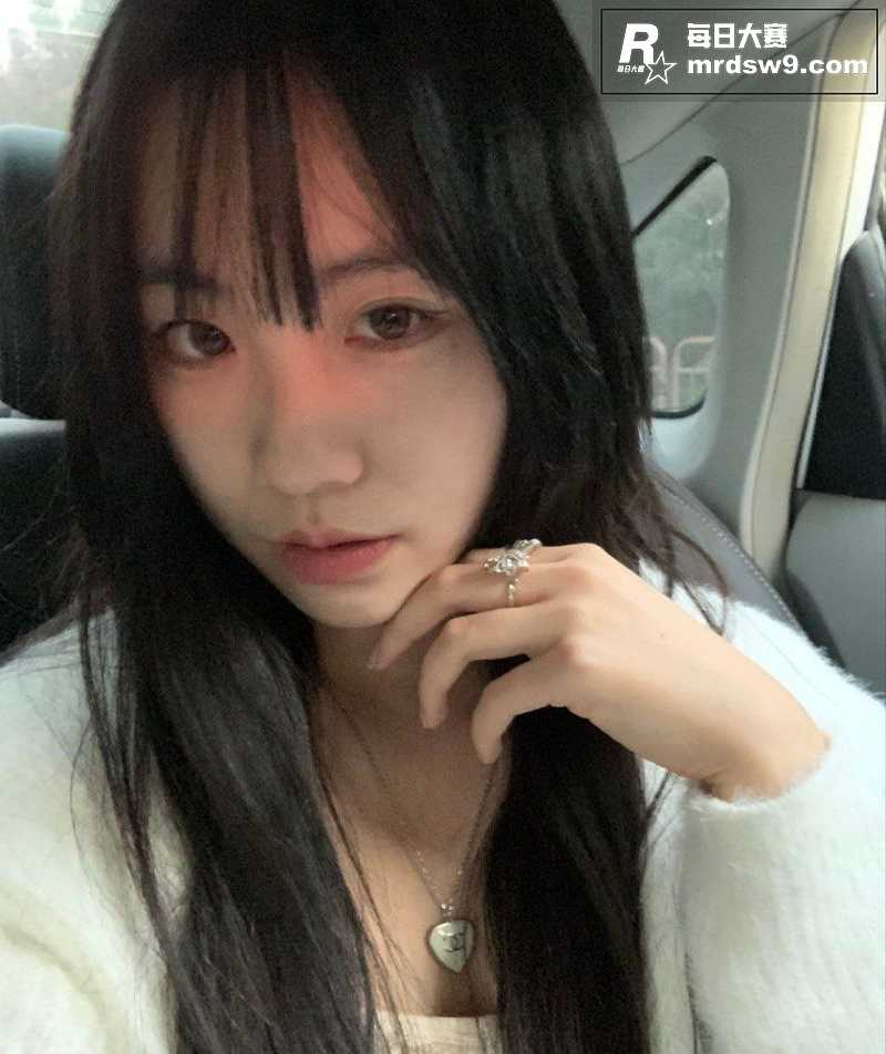极品高颜值健身女神私相关图片1