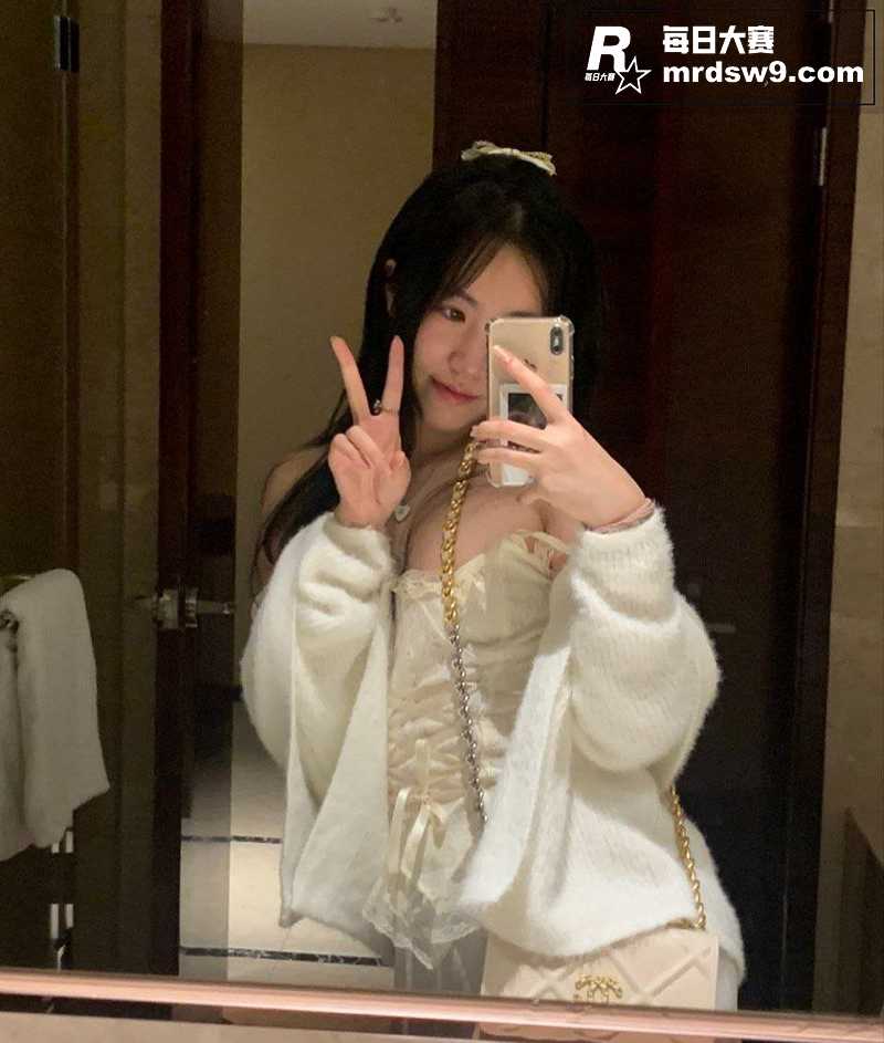 极品高颜值健身女神私相关图片3