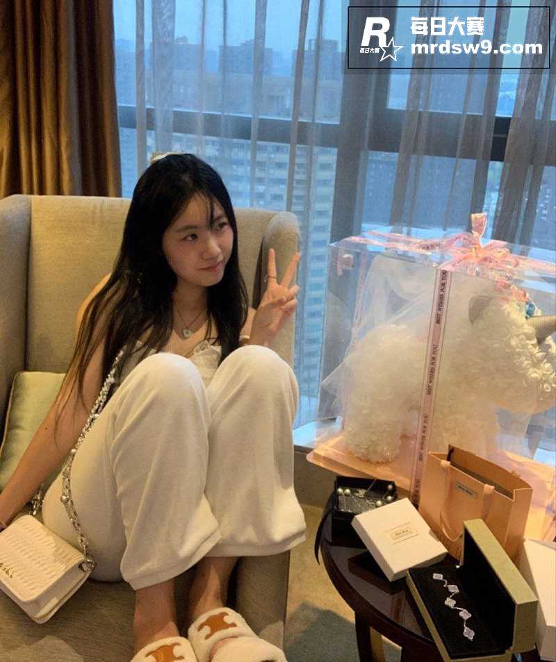极品高颜值健身女神私相关图片6